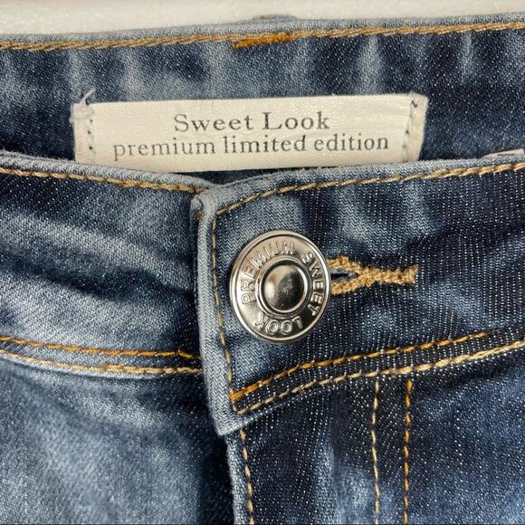 Distressed Acid Wash Jeans with Sequins Sweet Look - Picture 10 of 11
